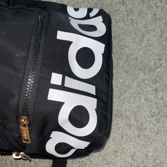 Adidas little backpack it has been used but it’s in great condition - Picture 5 of 8